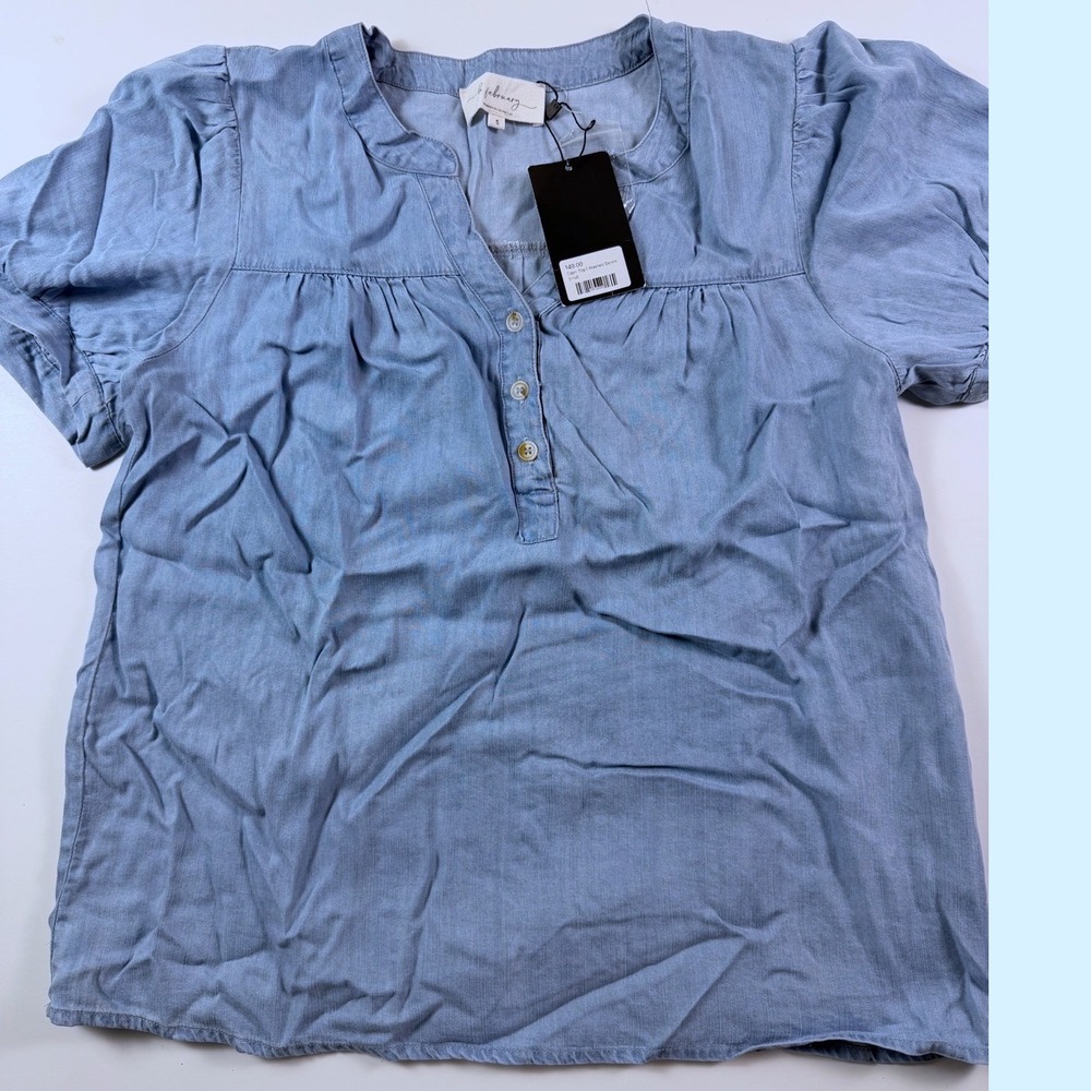 In February Capri Top Washed Denim Chambray Puff Sleeve Blouse Blue Small NEW